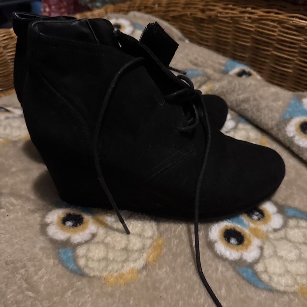 Shoes - Picture 3 of 3